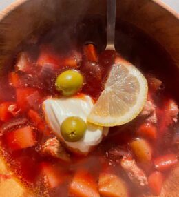 Biešu zupa ar cūkgaļu