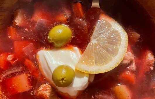 Biešu zupa ar cūkgaļu