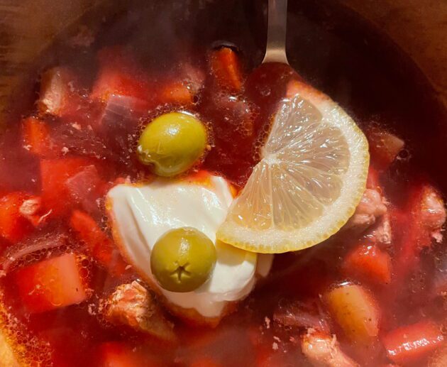 Biešu zupa ar cūkgaļu