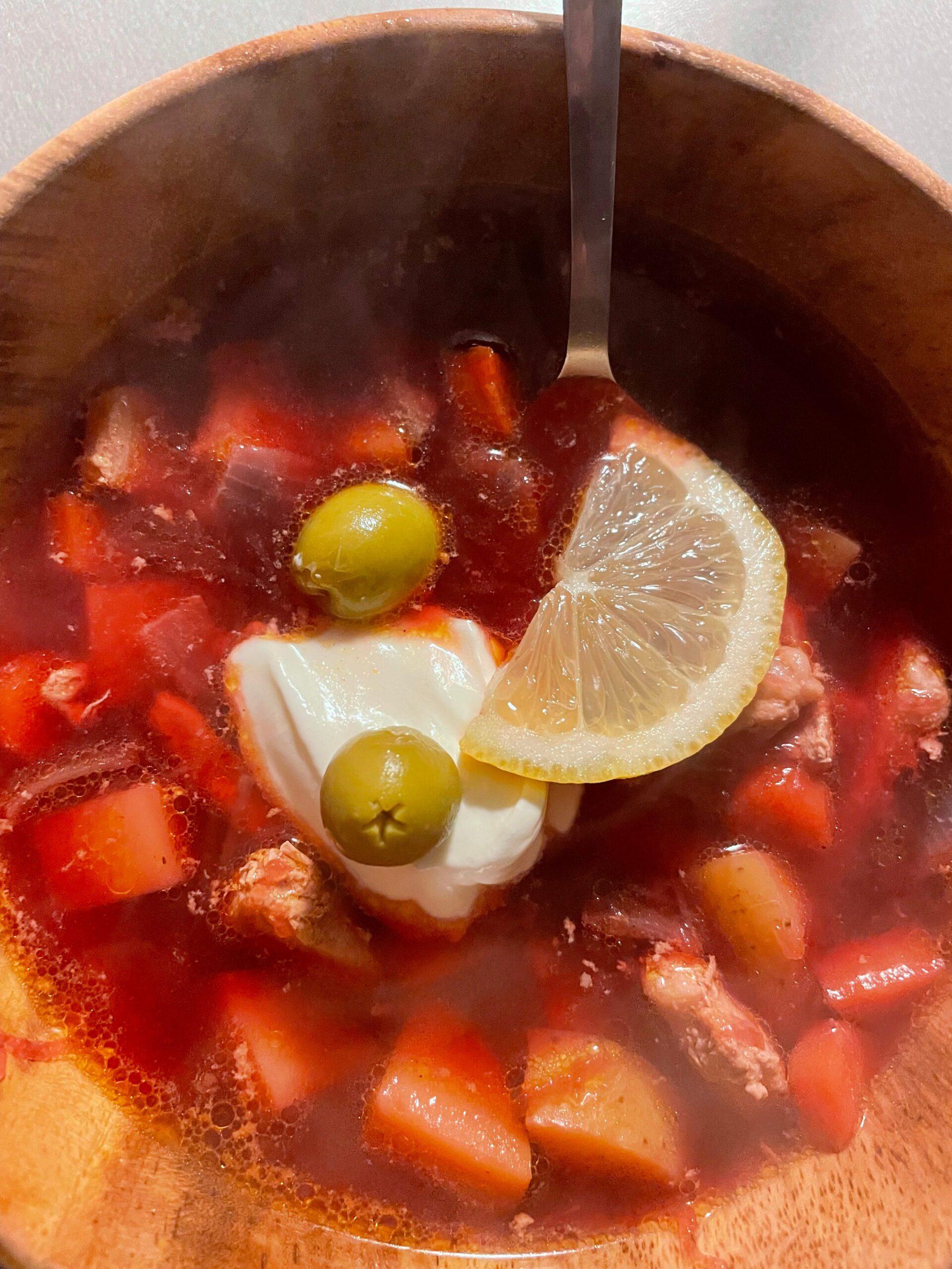 Biešu zupa ar cūkgaļu