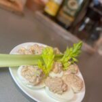 Pildītas olas ar tunzivi un seleriju